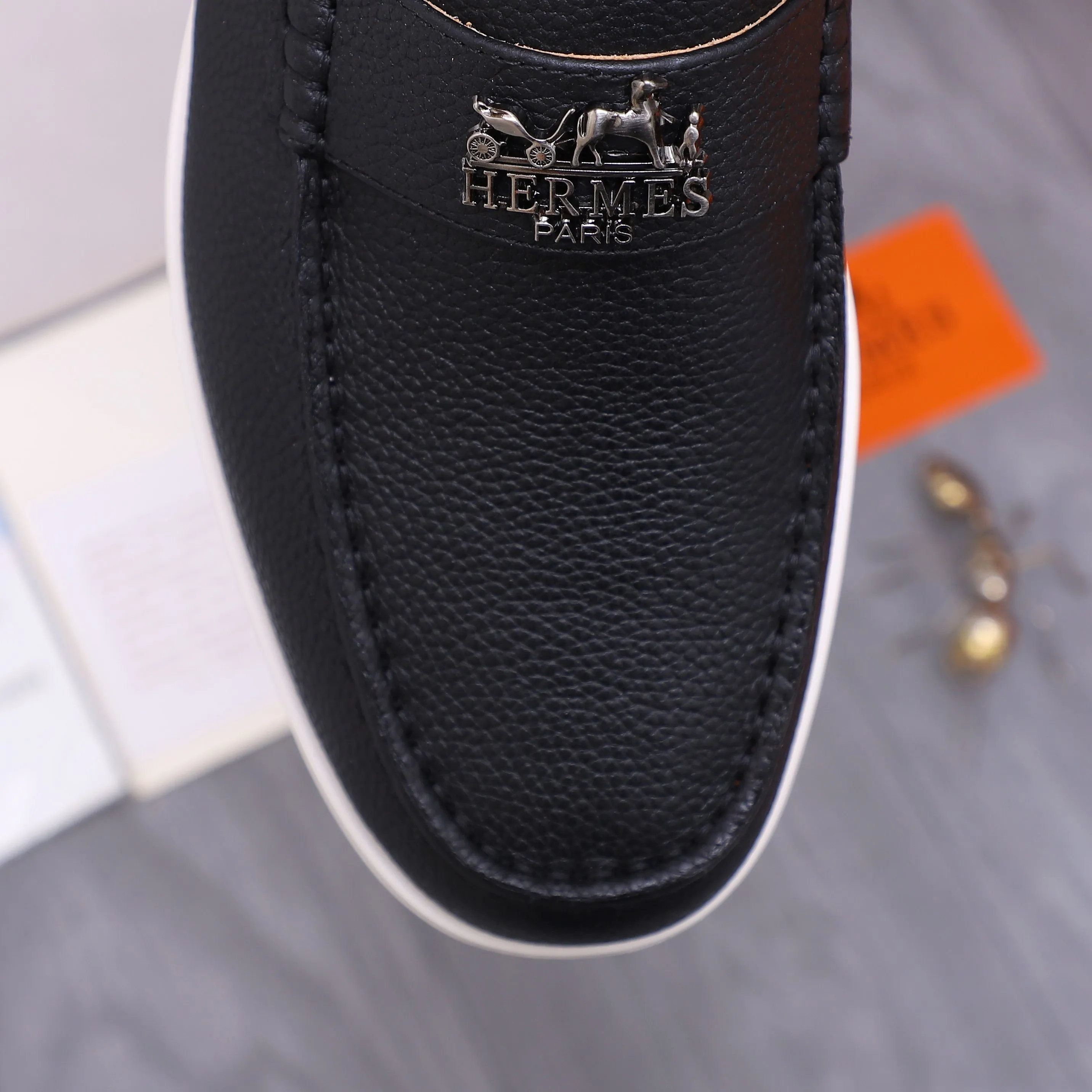 Men's shoes 💰p560 Product trademark: HERMES "Hermes" casual slip-on men's shoes. Regular size: 38-46 (45.46 is custom-made and non-returnable) Product materials: Selected pebbled cowhide upper, cowhide lining, original foam rubber ultra-light sole